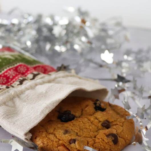American cookies met chocolade, noten en gedroogde cranberries