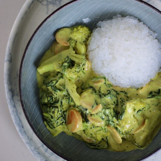 Rijst met broccoli kokoscurry